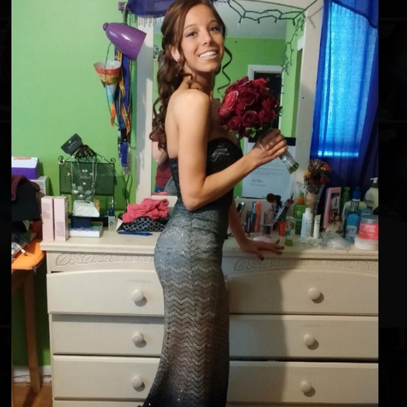 Profile Picture of Julia Brooks (@juliabrooks17) on Poshmark