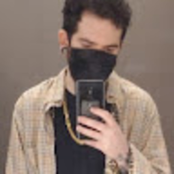 Profile Picture of Ian Sullivan (@ianss19) on Poshmark