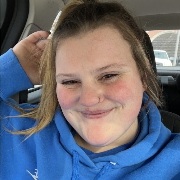 Profile Picture of Emily Concialdi (@econcialdi22) on Poshmark