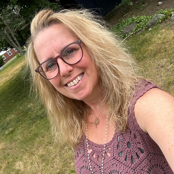 Profile Picture of Wendy Serfass (@wendyserfass) on Poshmark