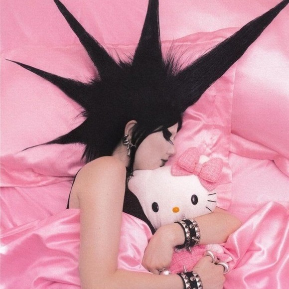 Profile Picture of Abby Kayseas (@paranoiddolly) on Poshmark