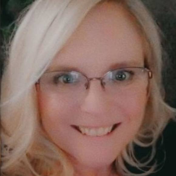 Profile Picture of Kim Hackman (@kim_hackman) on Poshmark