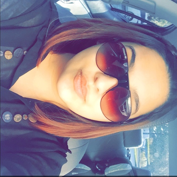 Profile Picture of Athenea Macias (@athenea1992) on Poshmark