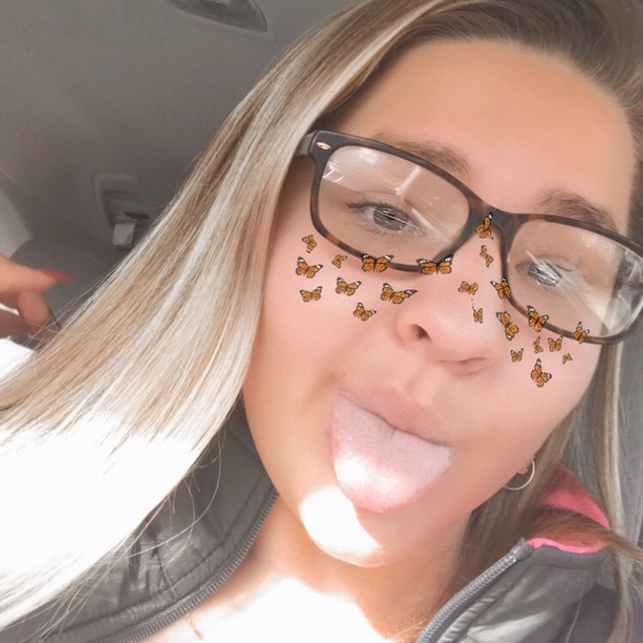 Profile Picture of Nicole Strohman (@nicolestrohman) on Poshmark