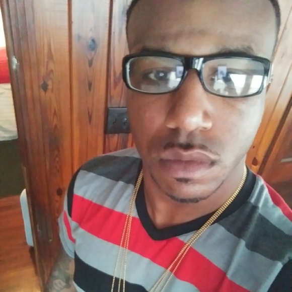Profile Picture of Kewyn Gauthier (@keman637) on Poshmark