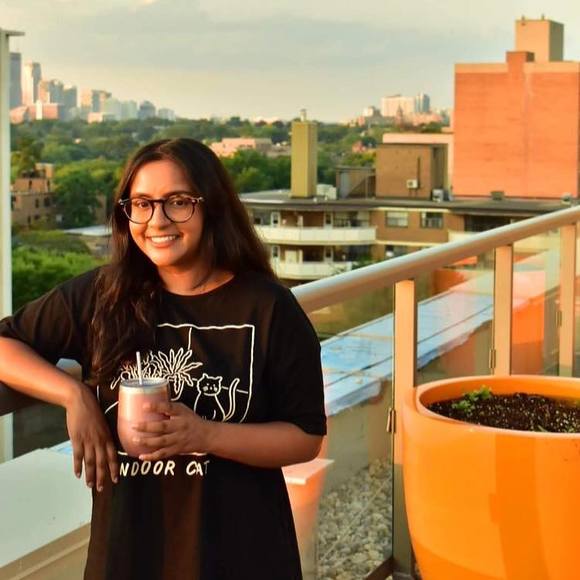 Profile Picture of Faye Shamshuddin (@fayefurde) on Poshmark