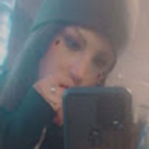 Profile Picture of Gray Sitkoski (@graysitkoski) on Poshmark