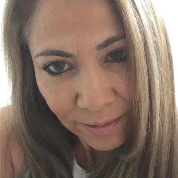 Profile Picture of Letty Avilucea (@leticiaa011) on Poshmark