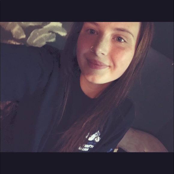 Profile Picture of Alex Brown (@alexxbh) on Poshmark