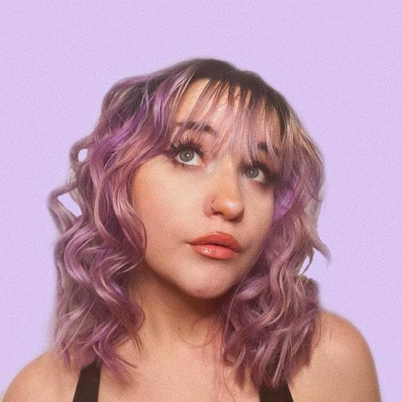 Profile Picture of Deanna Mandigo (@deinwonderland) on Poshmark