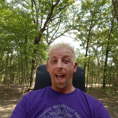 Profile Picture of Dustin Pauley (@vuittonboy81) on Twitter