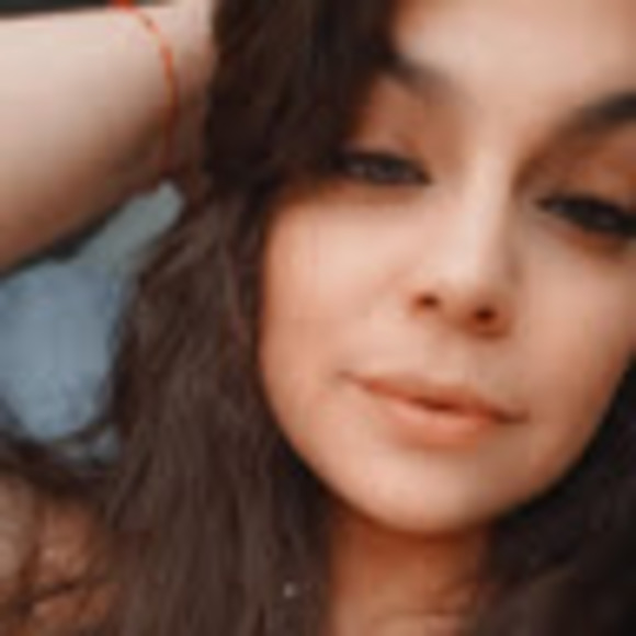 Profile Picture of Mary louise Catacora (@m_catacora) on Poshmark