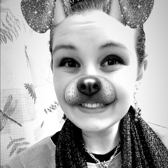 Profile Picture of Celena Sarrell (@ohheyyitscelena) on Poshmark