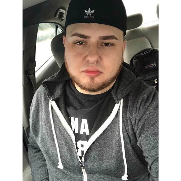 Kyle Lasher - Poshmark Profile Picture of Kyle Lasher (@kjlasher) on Poshmark