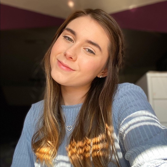 Profile Picture of Lexie Rolen (@lex_rolen) on Poshmark