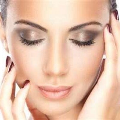 Profile Picture of Alexandra Maxwell (@GeorgousEyes33) on Twitter