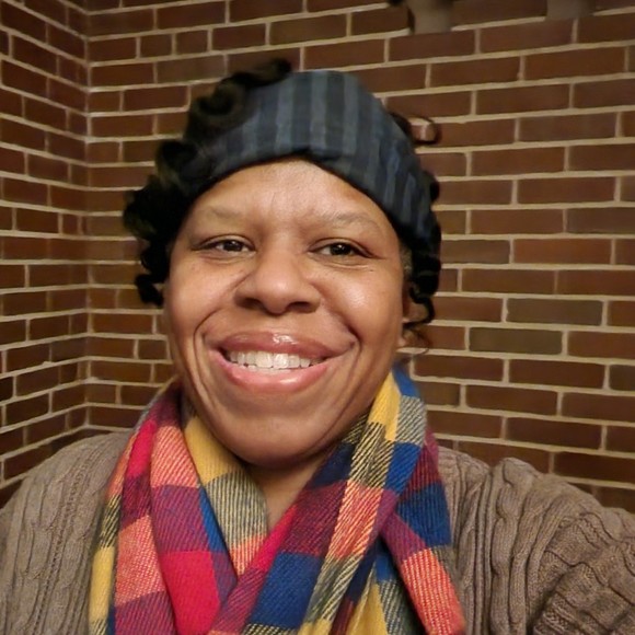 Profile Picture of Tonia Edgeston (@2a_tee) on Poshmark