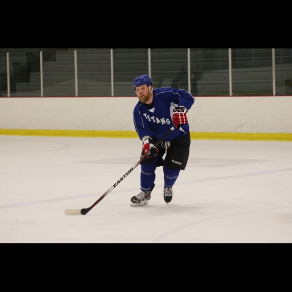 Profile Picture of Andrew Anderson (@andrewanders18) on Poshmark