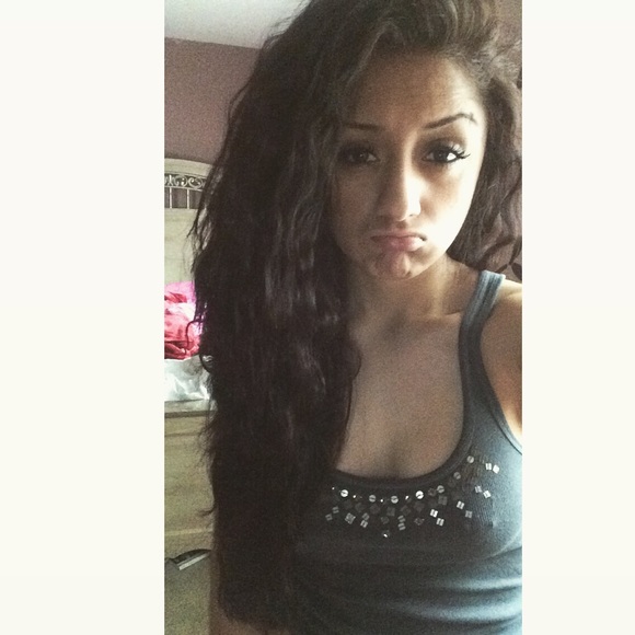 Profile Picture of Iris Montoya (@irism06) on Poshmark