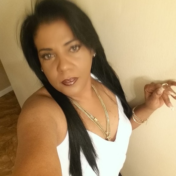 Profile Picture of Lisette Manresa (@ochun0917) on Poshmark