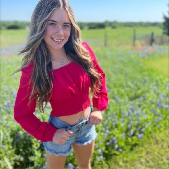 Profile Picture of Avery Stinedurf (@averystinedurf) on Poshmark