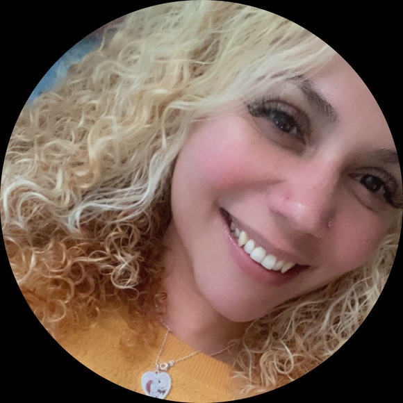 Profile Picture of Maritza Negron (@maritzanegron28) on Poshmark