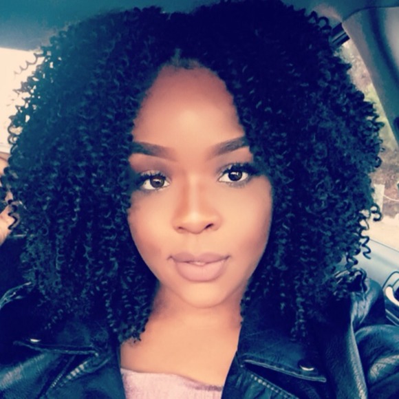 Profile Picture of Chechi Eze (@chechiii_) on Poshmark