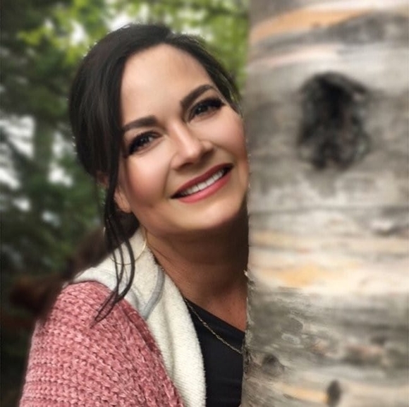 Profile Picture of Theresa Cvar (@tbird39) on Poshmark