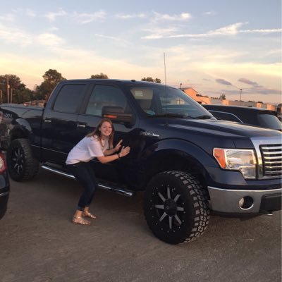 Profile Picture of Kim Weis (@Weis19) on Twitter