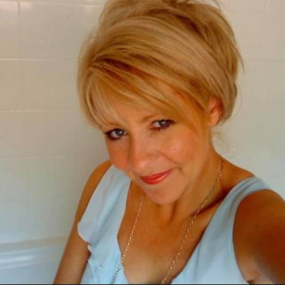 Profile Picture of Patricia Whitfield (@patriciawhit125) on Poshmark