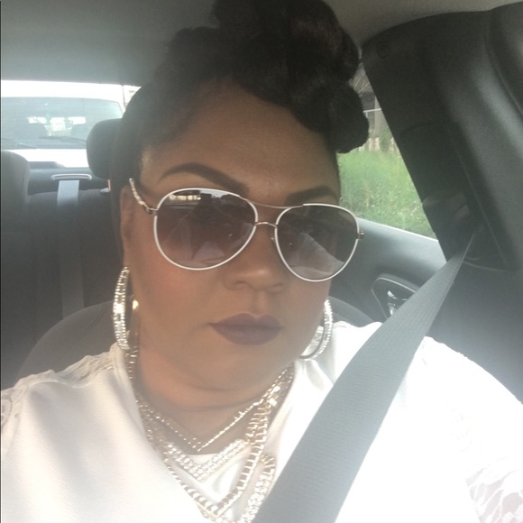 Profile Picture of Marlo Thompson (@marloathompson5) on Poshmark