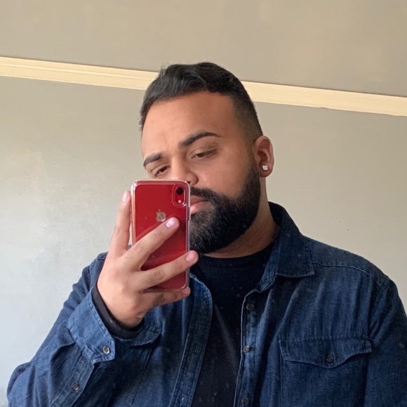 Profile Picture of Luis Barragan (@barragan93) on Poshmark