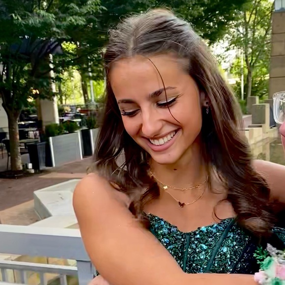 Profile Picture of Grace Thurner (@gthurn15) on Poshmark