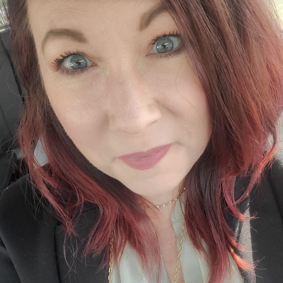 Profile Picture of Jennifer Gorrondona (@jennasaddiction) on Poshmark
