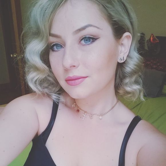 Profile Picture of Angela Koceva (@angella0106) on Poshmark