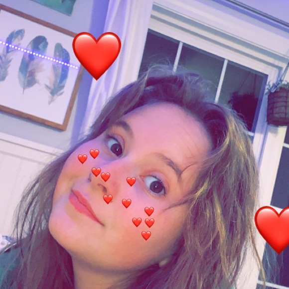 Profile Picture of Lily Beck (@lilyvbeck) on Poshmark