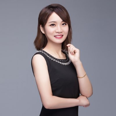 Profile Picture of Joanne Long (@JoanneDragonEx) on Twitter