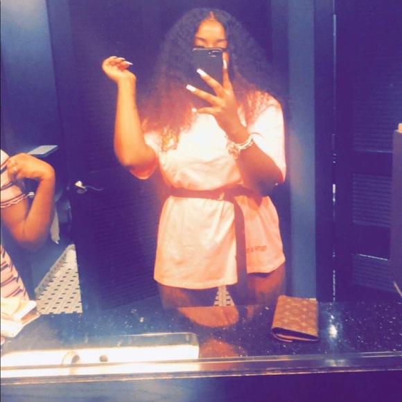 Profile Picture of Nicole Wedge (@nizzynizzy95) on Poshmark