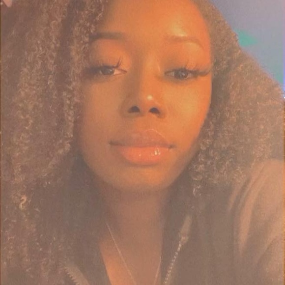 Ladisha Rawlins-mogere - Poshmark Profile Picture of Ladisha Rawlins-mogere (@lmrjfab) on Poshmark