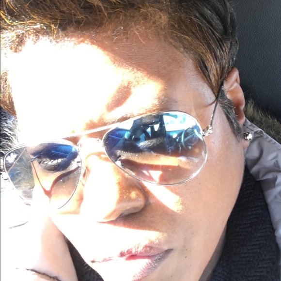 Profile Picture of Iris Robinson (@iwashington71) on Poshmark