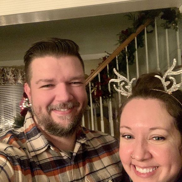 Profile Picture of Laura Benack (@lsbenack) on Poshmark