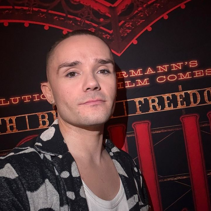 Profile Picture of Scott Sutcliffe 🌈💛 (@singerscott) on Tiktok