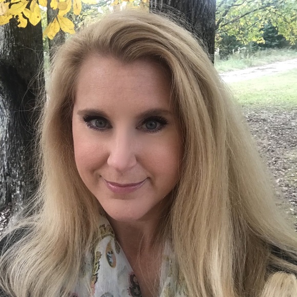 Profile Picture of Regina Launier (@gagigi04) on Poshmark