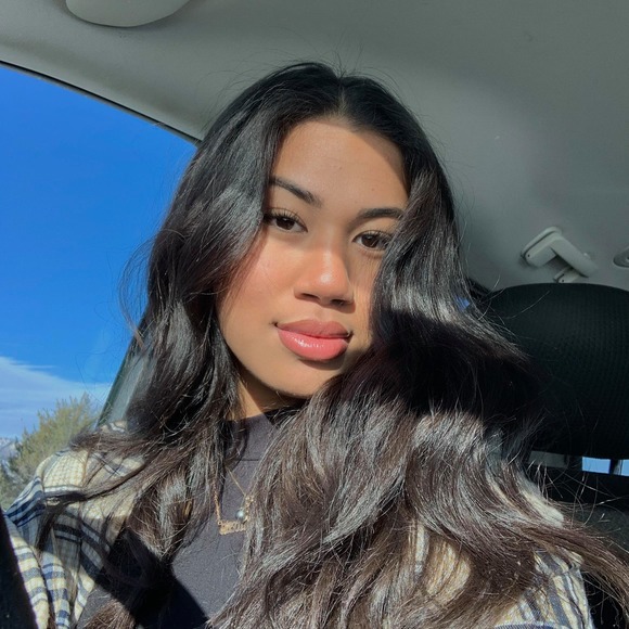 Profile Picture of Sanilaiti Taukeiaho (@ameliaaaa_) on Poshmark