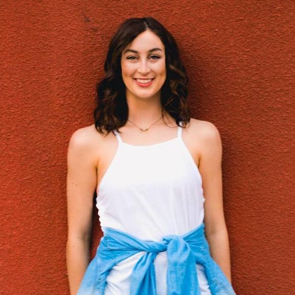 Profile Picture of Meredith Lakis (@meredith_lakis) on Poshmark