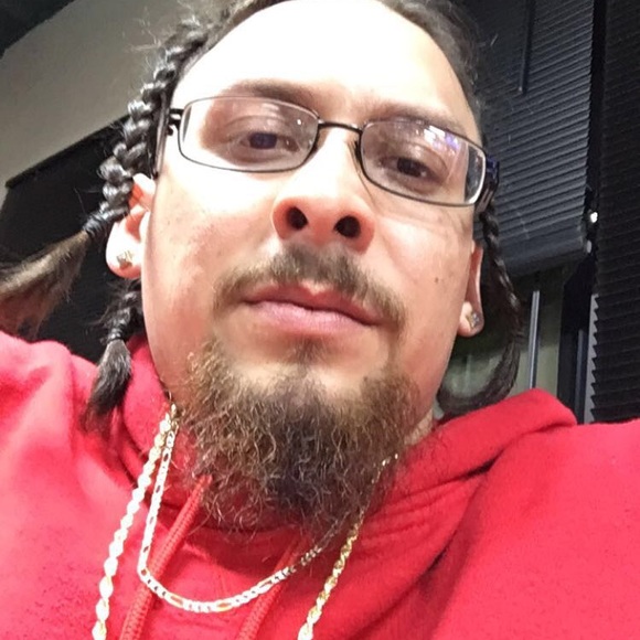 Profile Picture of Damian Gutierrez (@damianxiv) on Poshmark