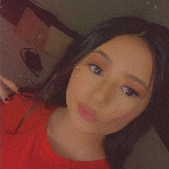 Profile Picture of Miranda Chavez (@mirandaaa922) on Poshmark