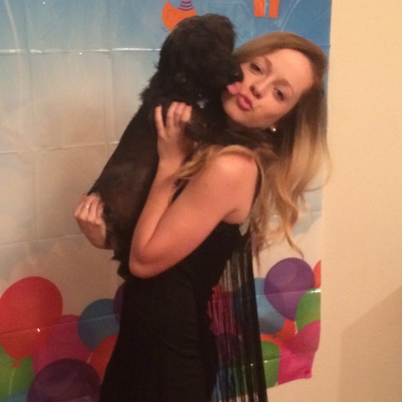 Profile Picture of Hannah Schooling (@hannahschool) on Poshmark