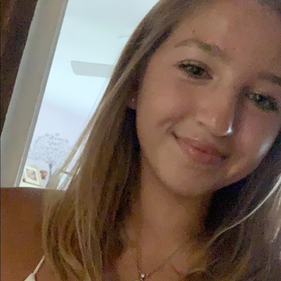 Profile Picture of Jenna Andrews (@jenna103513) on Poshmark