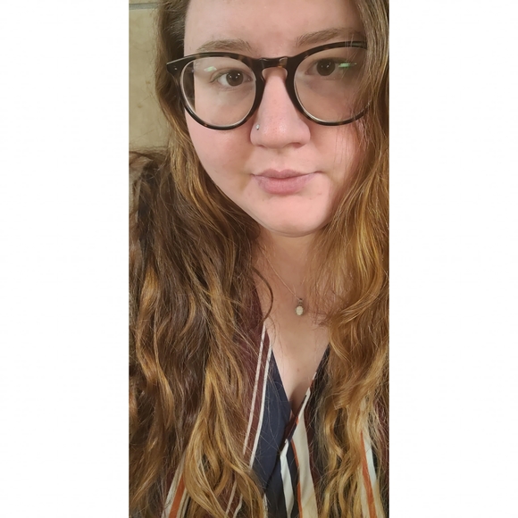 Profile Picture of Adrienne Carroll (@adrienneperryy) on Poshmark